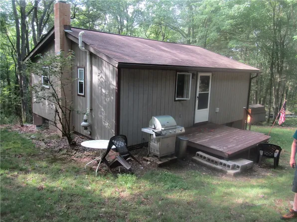202 Bucktail Dr, Windber, PA 15963