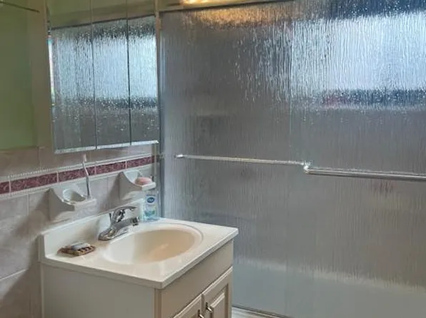 87-15 204 Street #B22, Hollis, NY 11423