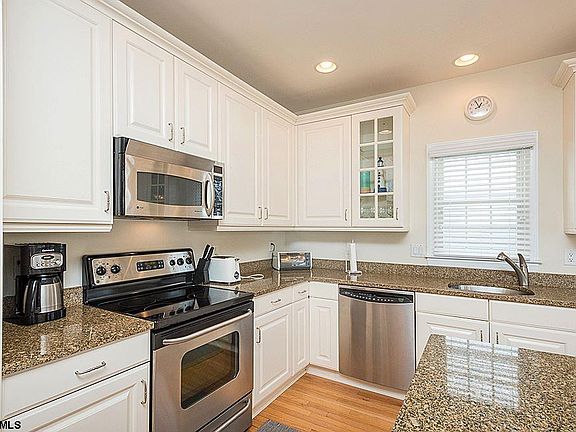 5th image of 4512 Central Ave #1