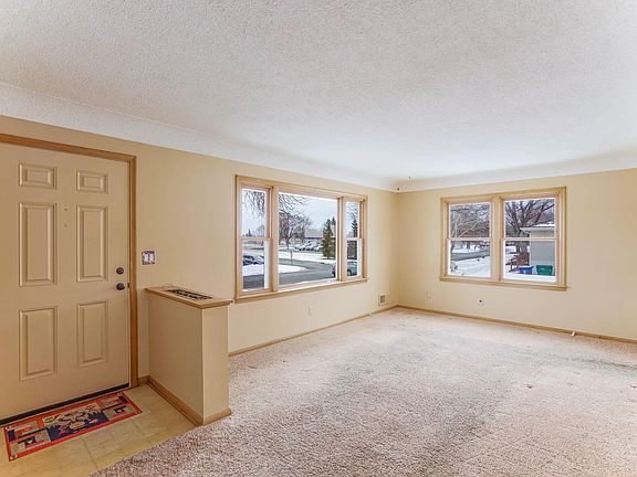 4th image of 7676 Van Buren St NE