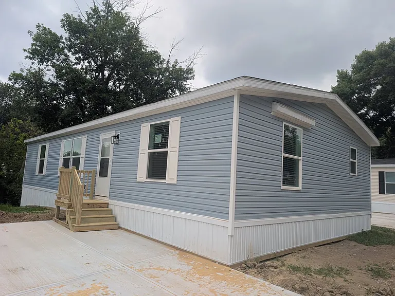 Avon Lakes Estates — Photo 23