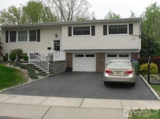 31 Wilk Rd, Edison, NJ 08837