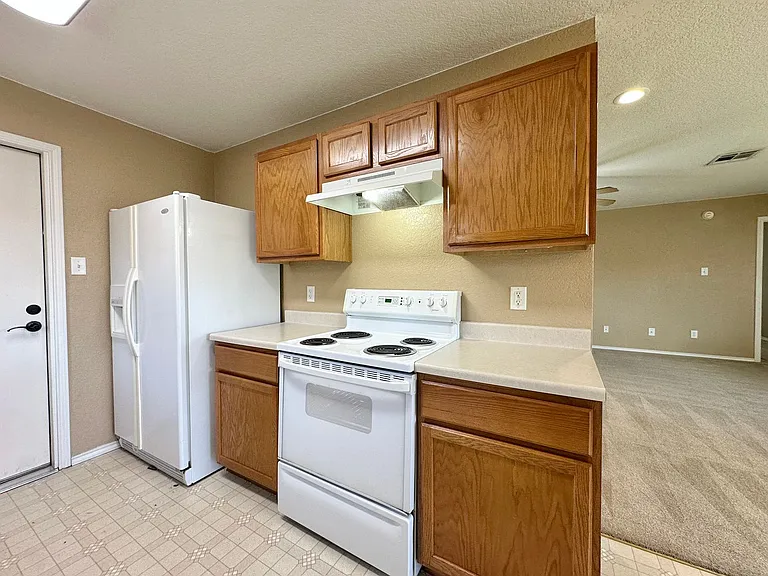 4404 Waterside Dr — Photo 11