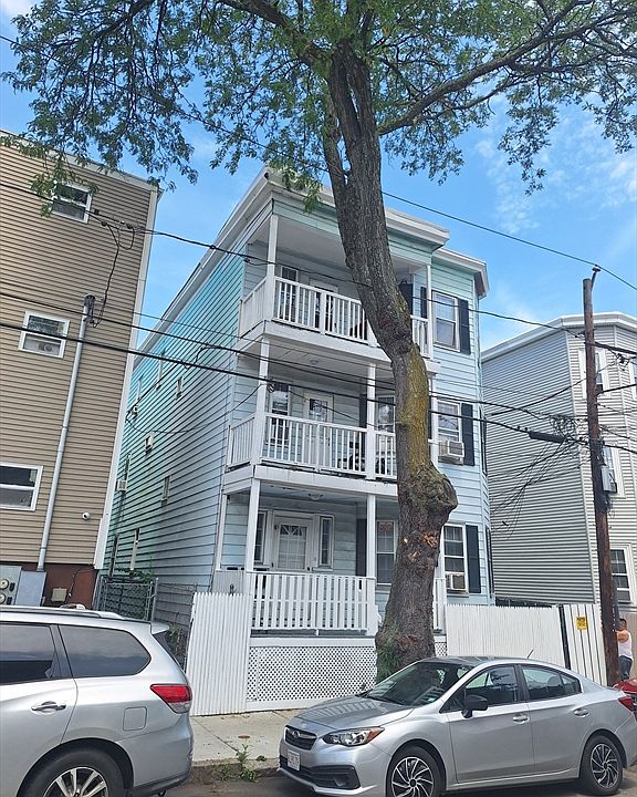 2nd image of 148 Congress Ave