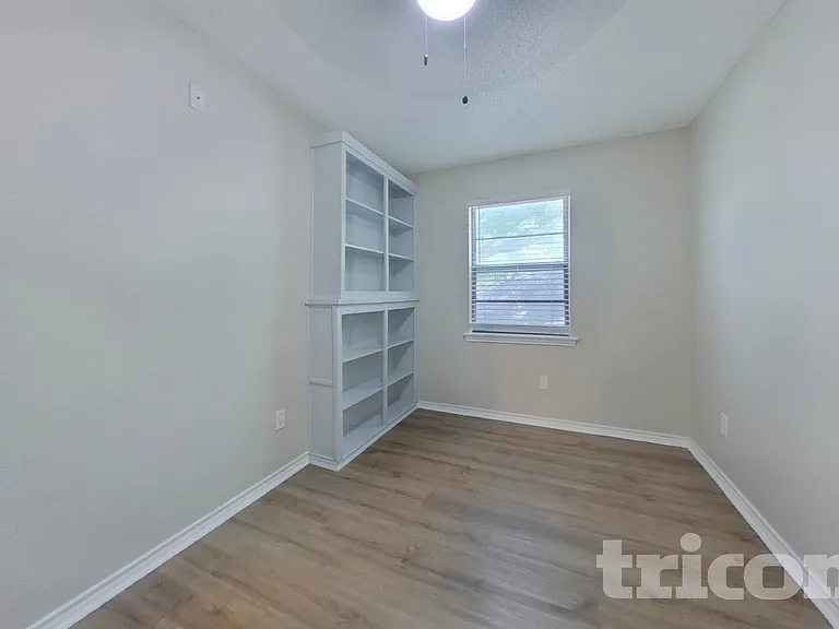 509 Live Oak Dr — Photo 13