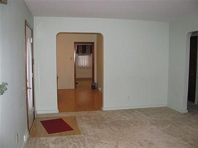4th image of 695 S Wall St