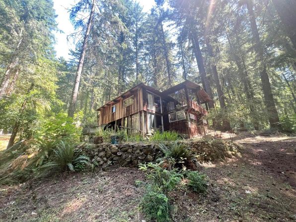 5865 Stover Rd, Blue Lake, CA 95525