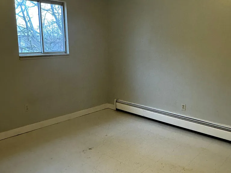 600 Walters St — Photo 7