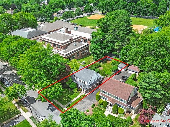 4th image of 735 Summit Avenue