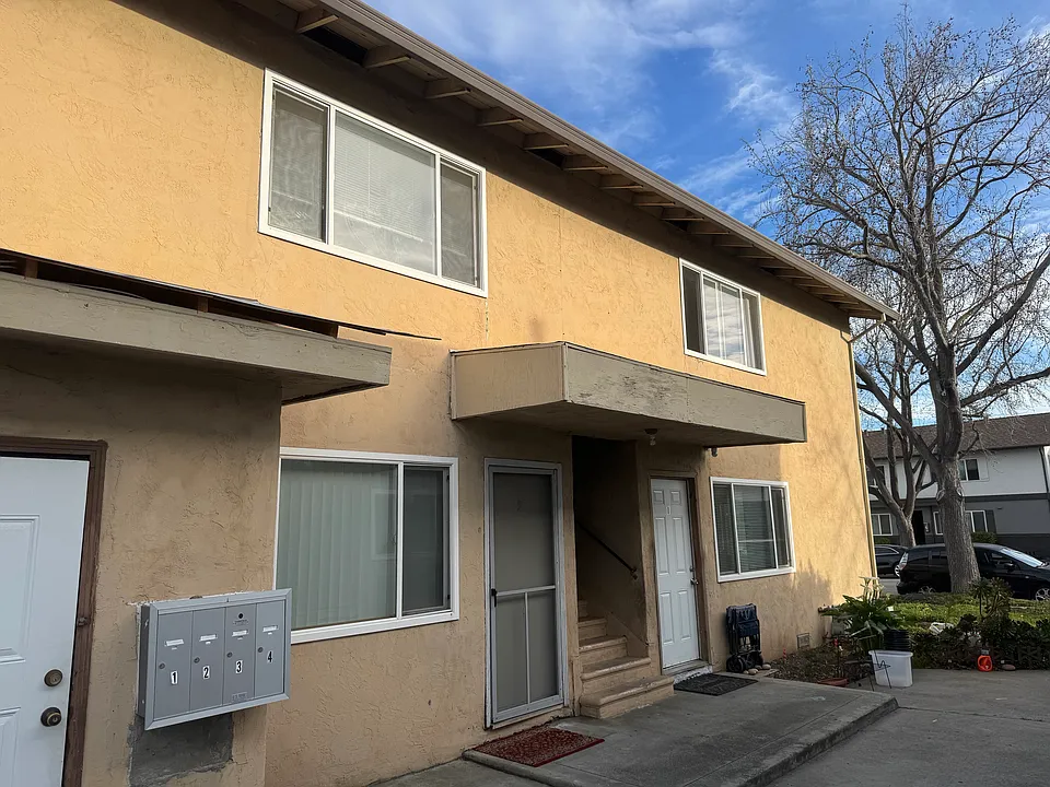643 La Grande Dr