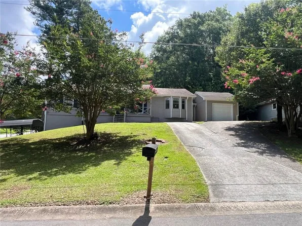 2574 Holly Berry Trl, Snellville, GA 30039