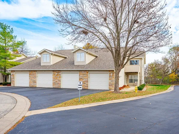 5694 Oak Village Dr, Roscoe, IL 61073