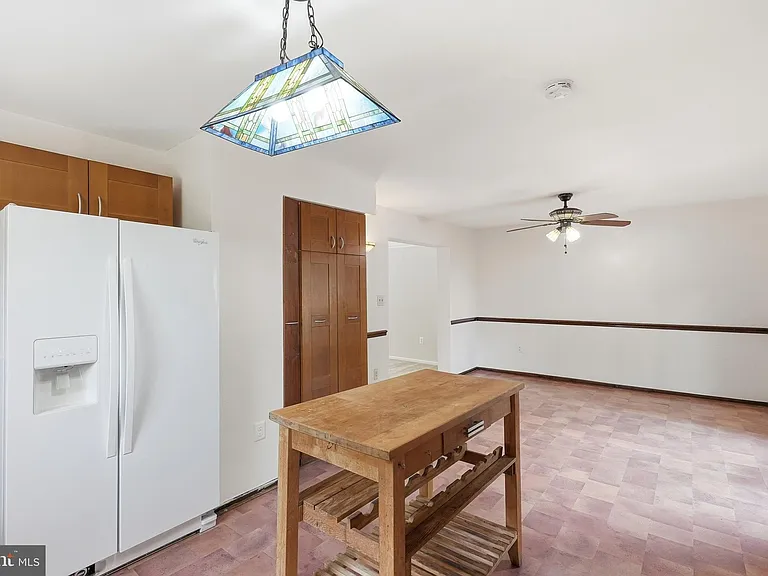8031 Sleepy View Ln — Photo 18