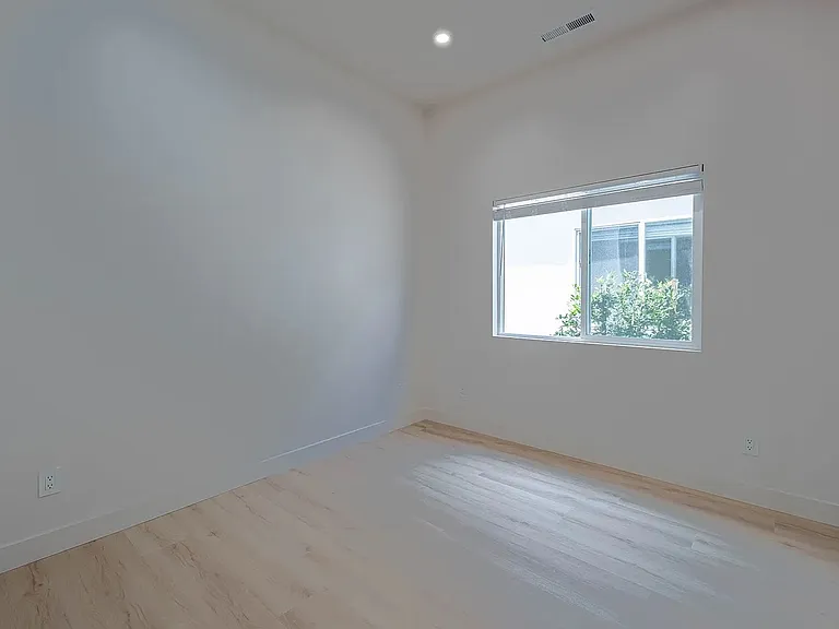 987 Harcourt Ave — Photo 23