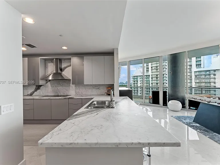 5959 Collins Ave #1201 — Photo 10