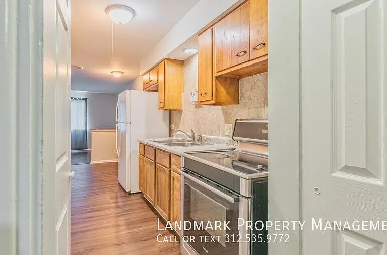 440 W Division St — Photo 3