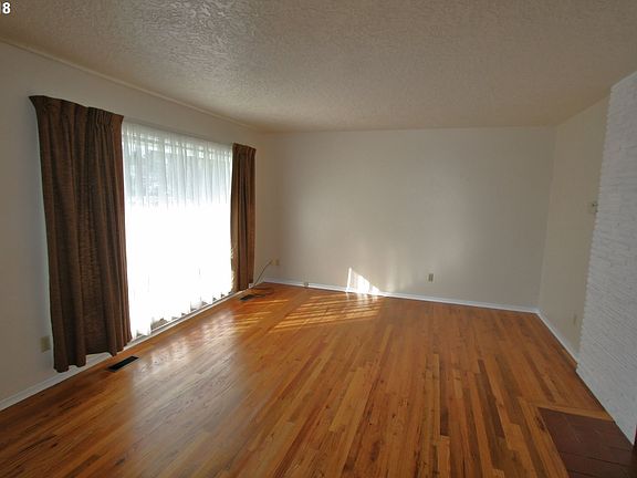 3rd image of 4607 NW Grant St