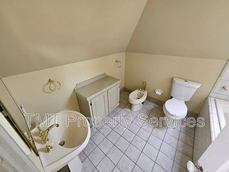 1214 N Pershing Ave — Photo 88