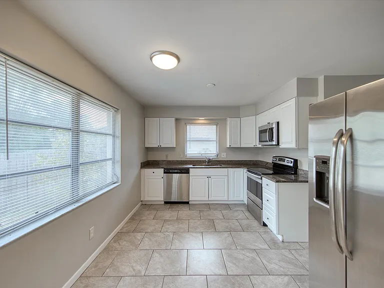 1901 Dolphin Dr — Photo 9
