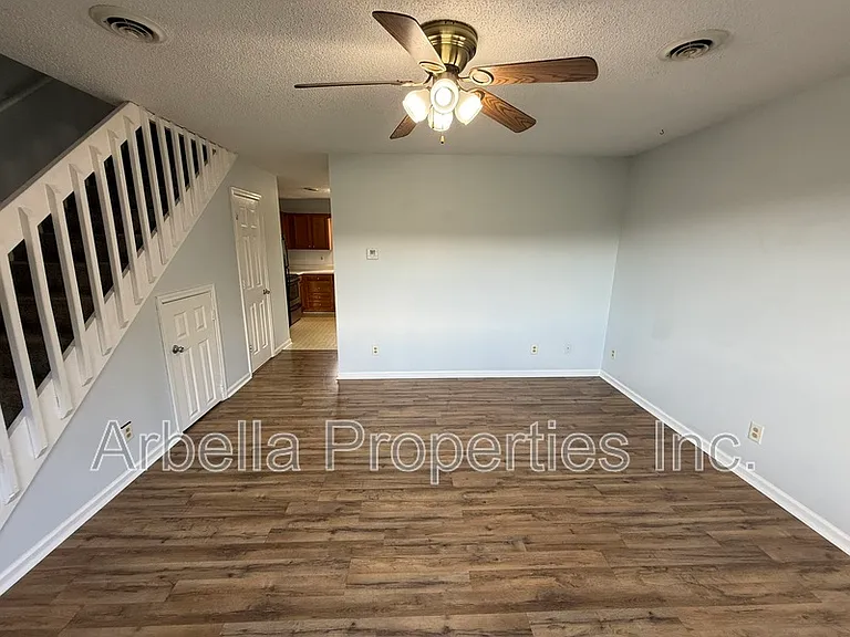 390 Erwin Hwy #2 — Photo 3
