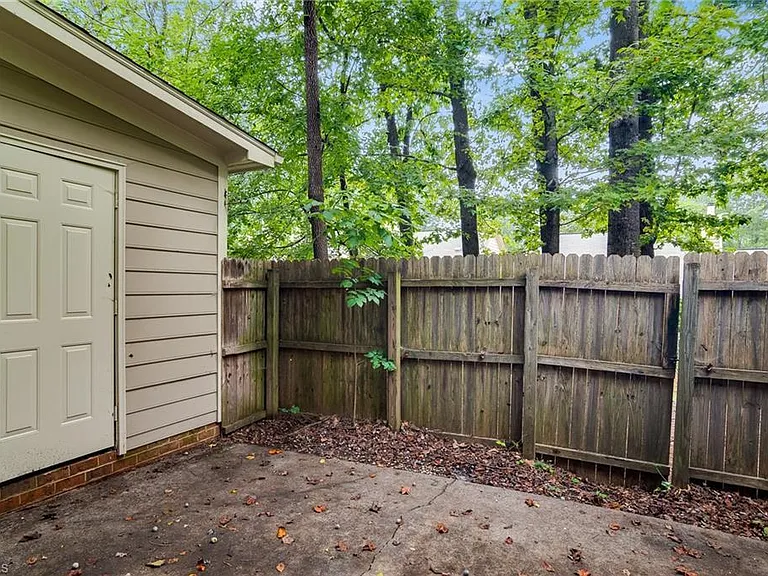 4635 Lawndale Dr — Photo 19