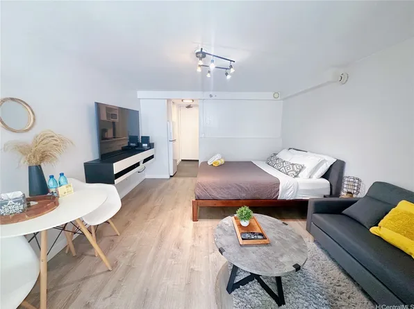 445 Seaside Ave APT 703, Honolulu, HI 96815