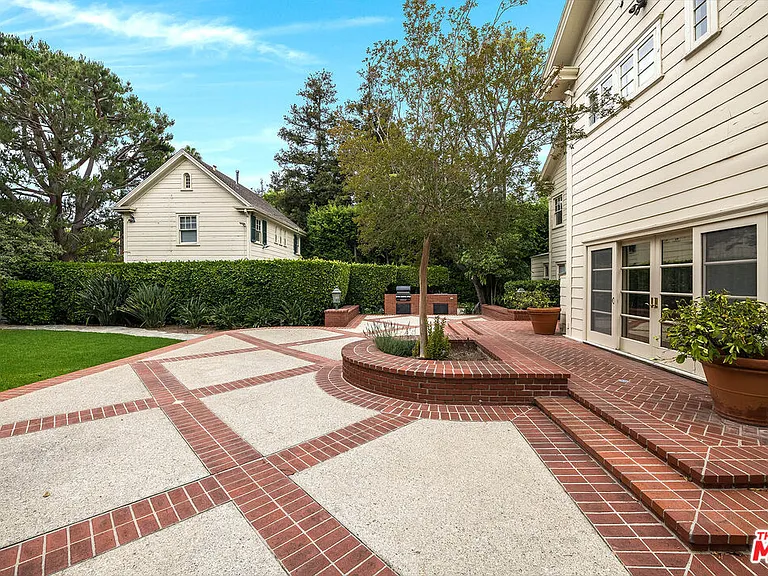 809 N Bedford Dr — Photo 44