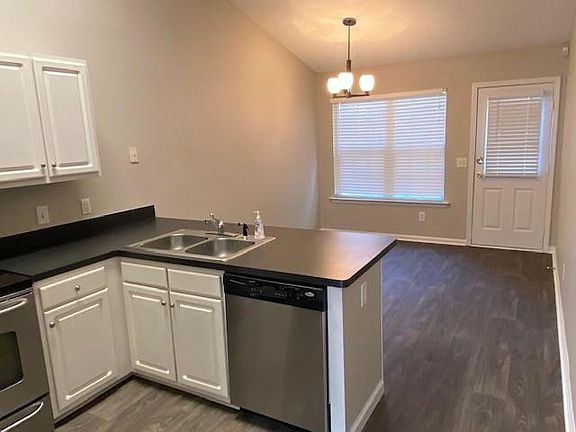 3rd image of 609 Dellwood Dr