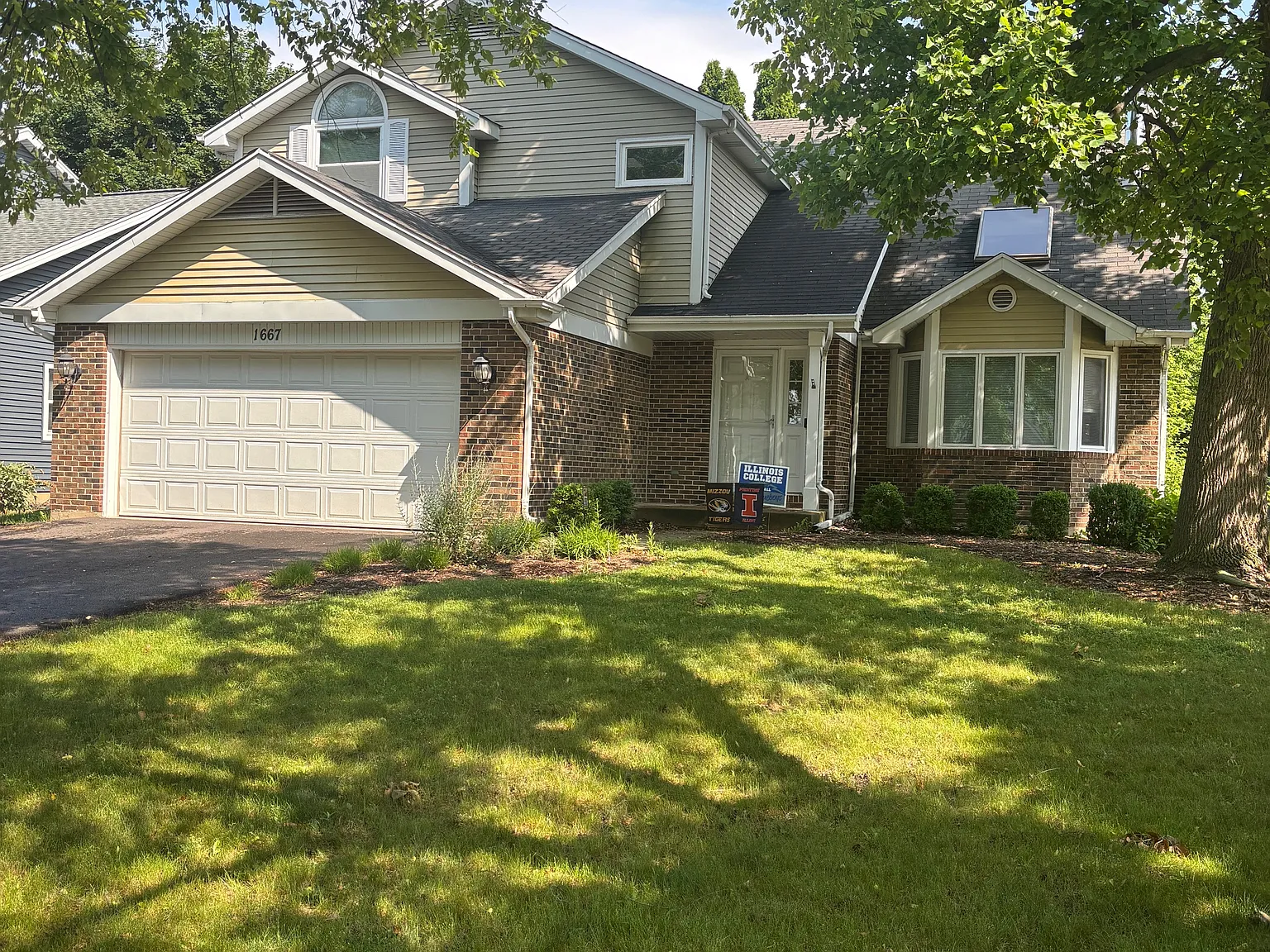 4 bed, 2.5 bath, 2500 sqft, $3,395 — Photo 1