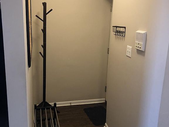 3rd image of 3104 W Belle Plaine Ave #3