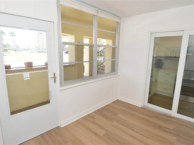 4700 Cove Cir #107 — Photo 8