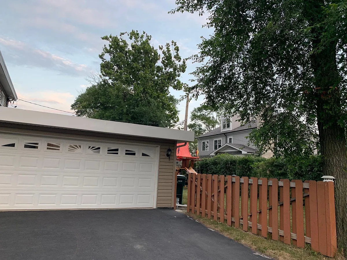 Garage and backyard - 450 Sunset Dr