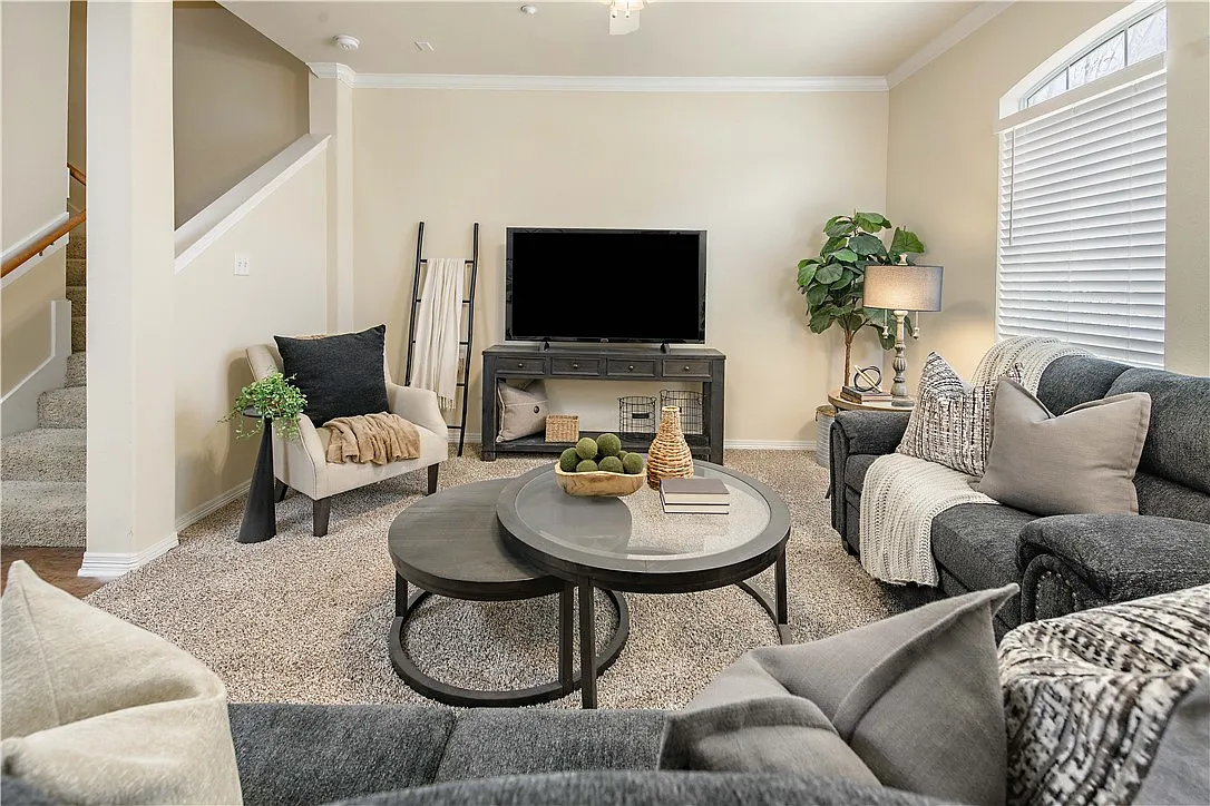 4 bed, 4.5 bath, 1856 sqft, $2,400 — Photo 4
