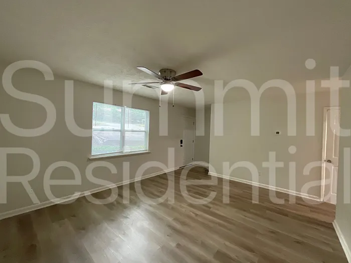 Building Photo - 5950 Stonewall Dr #4