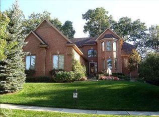 558 Bloomer Ridge Dr, Rochester, MI 48307