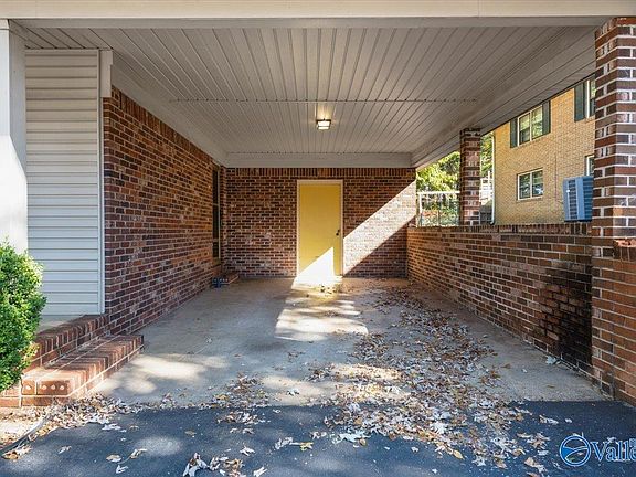 4th image of 908 Hillview Dr NW