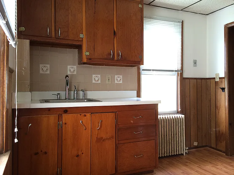 104 Hudson Ave — Photo 6