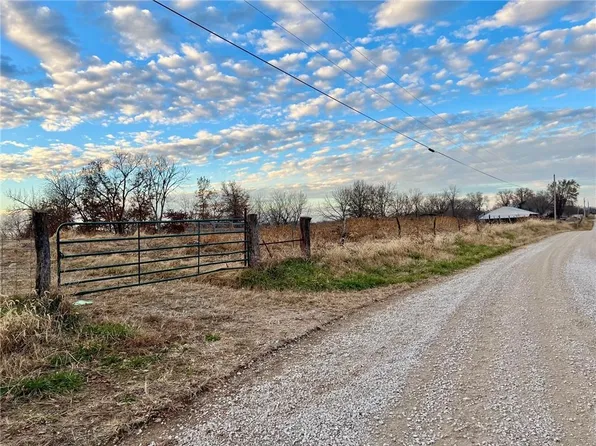 3 Triple Springs Rd, Orrick, MO 64077