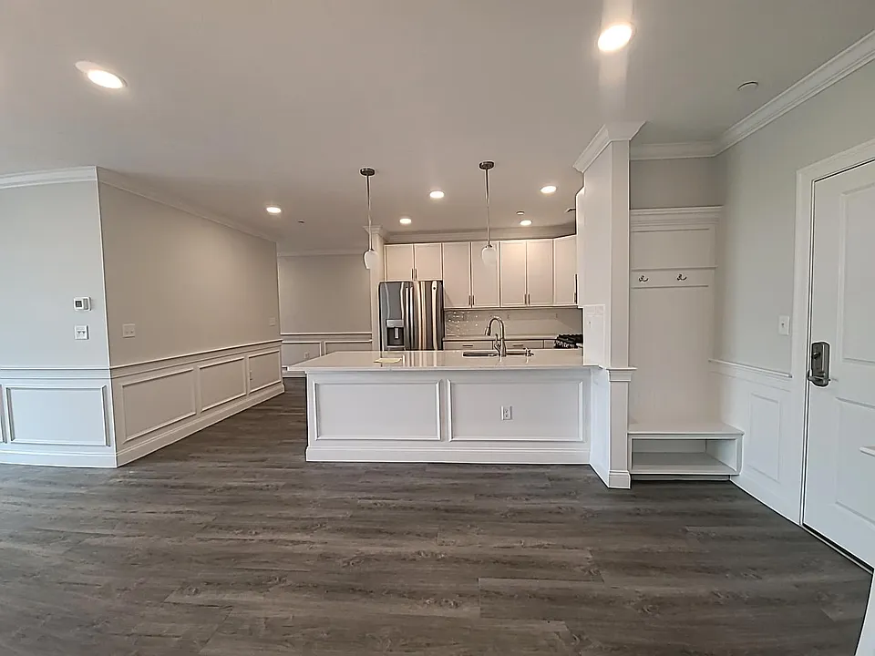 320 Middlesex Ave #B305