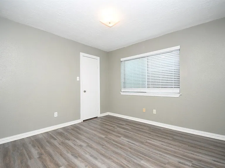 510 Chambly Dr — Photo 23
