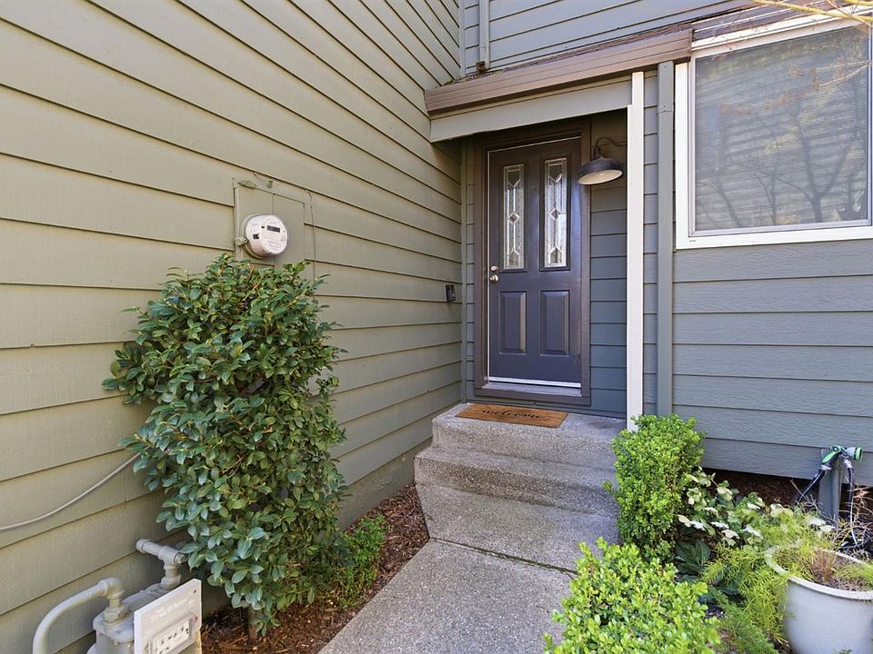 1st image of 8667 Mariners Dr APT 32