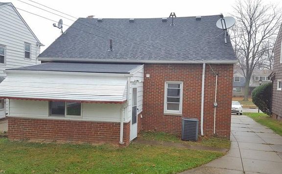 5th image of 25320 Chatworth Dr