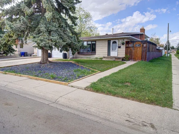 664 49th Ave W, Claresholm, AB T0L 0T0
