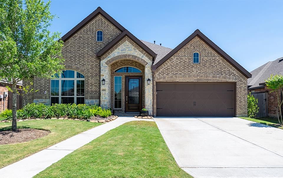 Come discover a STUNNING single story 4 bedroom/3 bath home with study located in the master community of Elyson. This recent home offers a total kitchen upgrade and decorator touches throughout.