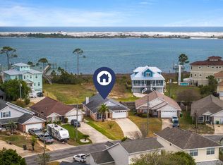422 Pristine Water Ln, Mary Esther, FL 32569