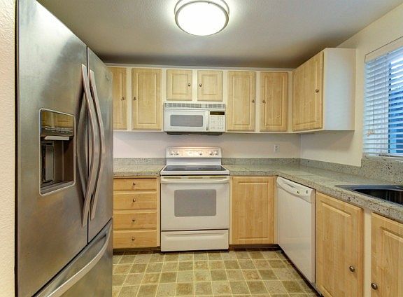 5th image of 11113 NE 125th Ln APT E319