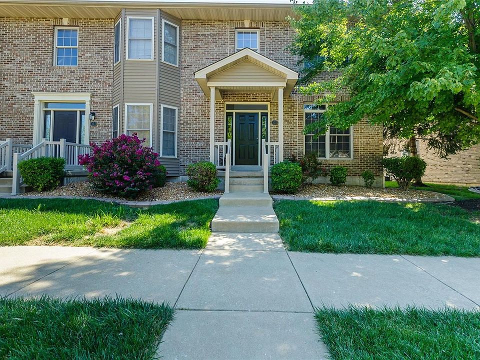 1st image of 525 Queens Court Pl