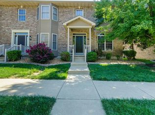 525 Queens Court Pl, Saint Peters, MO 63376