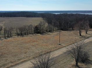 8989 Greenwood Ave, Ozawkie, KS 66070