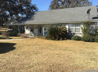 2476 Live Oak Rd, Cuero, TX 77954